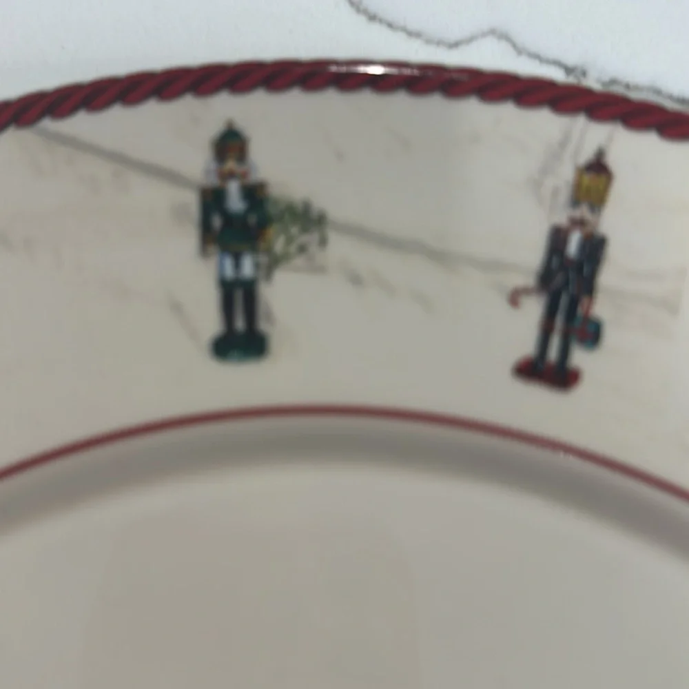 Williams Sonoma  Nutcracker Plate with Red Trim-set of 5